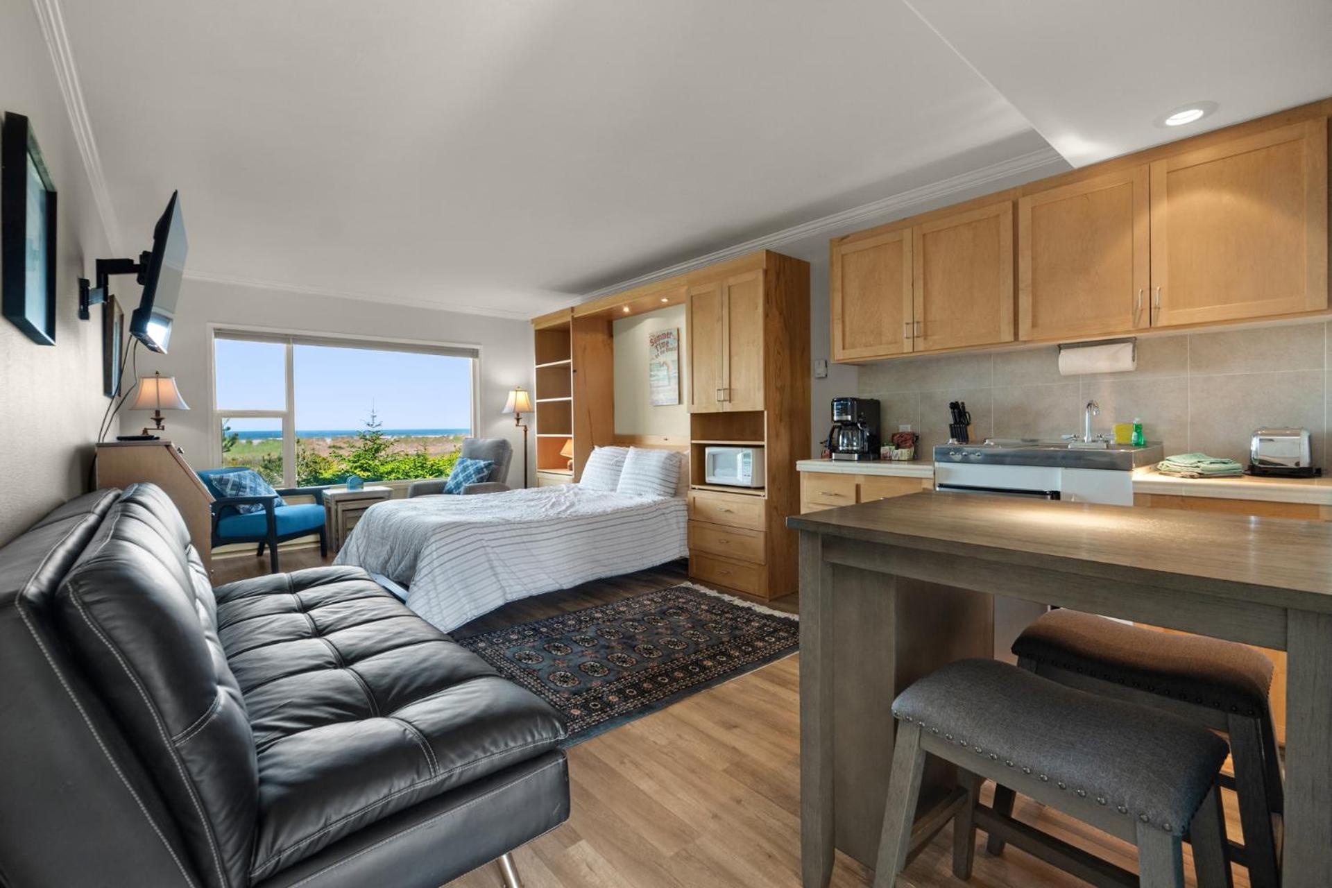 The Tides By The Sea 3*
